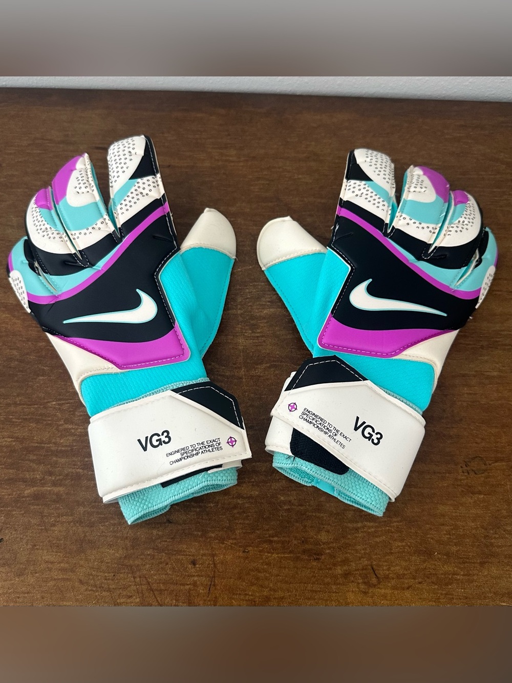Men's Nike GK Vapor Grip 3 Goalkeeper Soccer Gloves FB2999-010 Size 8